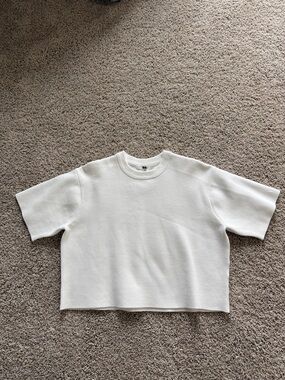 Uniqlo Short-Sleeve Crewneck Tee in White